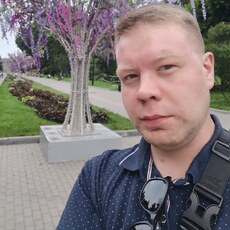 Виталий, 27, Артём