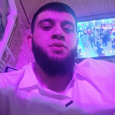 Адриан, 25, Новогродовка