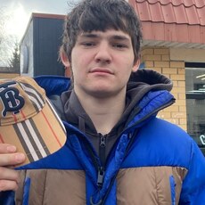 Глеб, 20, Луга
