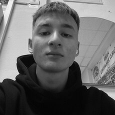 Валентин, 20, Кяхта