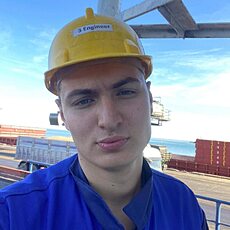 Артём, 24, Любим