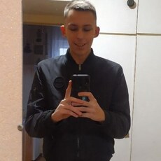 Артём, 21, Мариуполь