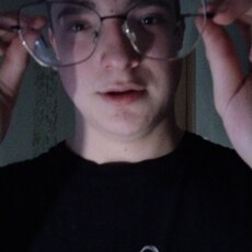 Лёша, 21, Кировск (Ленинградская область)