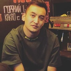 Альбик, 20, Донецк (ДНР)