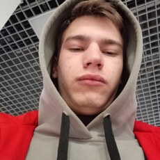 Лаврентий, 21, Среднеуральск
