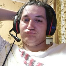 Лёва, 26, Приволье