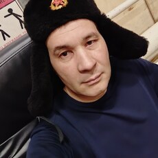 Платон, 39, Любим