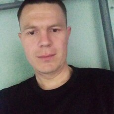 Артёмий, 32, Новогродовка