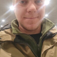 Игорь, 29, Новогродовка