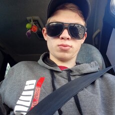 Пётр, 20, Большой Камень