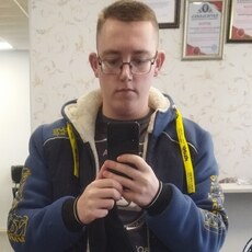 Максим, 23, Льгов
