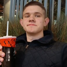Анатолий, 20, Александровск (ЛНР)
