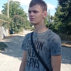 Юра, 21, Тара