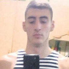 Георгий, 22, Красногоровка