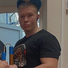 Олег, 19, Угледар