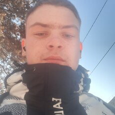 Антон, 20, Минусинск