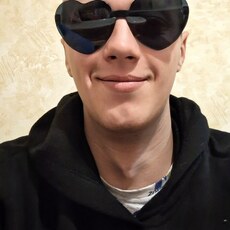 Александр, 26, Николаевка